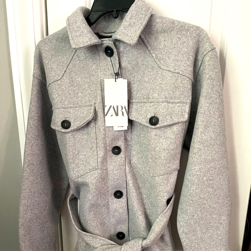 ZARA SOFT BELTED OVERSHIRT
LIGHT GRAY.  Size Medium.  NWT.